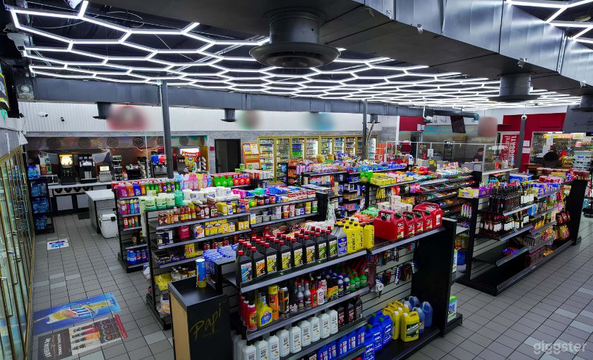 Aisles leading to the hot food counter
